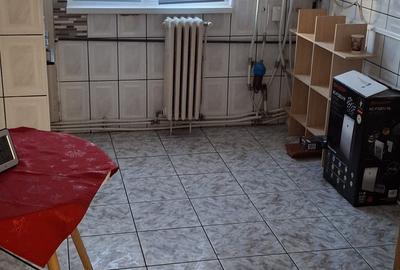 Apartament 3 camere central, etajul 3/3, decomandat cu CT. - 2