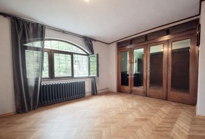 Apartament cu 4 camere circular în P-ța Romană