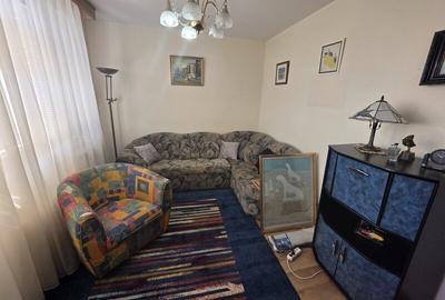 Apartament cu 3 camere semidecomandat în Dristor