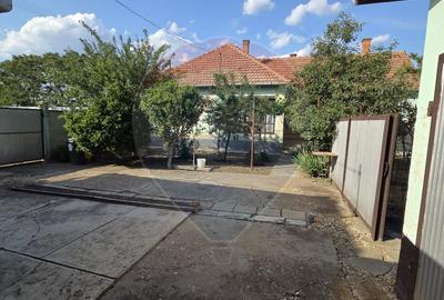 Casă cu gradina si solarii de legume - 7