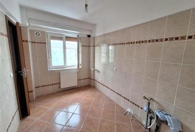 Apartament 4 camere decomandat Milcov-Bacau - 7
