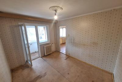 VÂND SAU SCHIMB * APARTAMENT 3 CAMERE * STRADAL * STR TULCEI NR 5 * ETAJ 2 * - 3