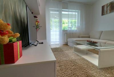 Apartament cu 2 camere decomandat, mobilat în Central