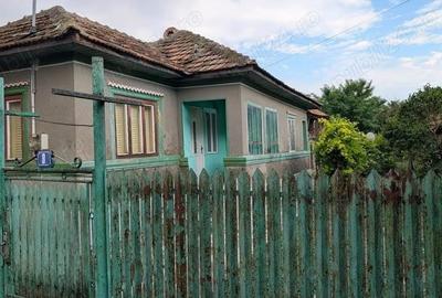 Teren si casa batraneasca de vanzare - 8