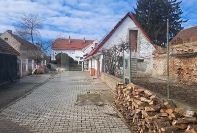 Casă săsească renovată integral, 2200 mp teren, ideală pentru două familii - 4