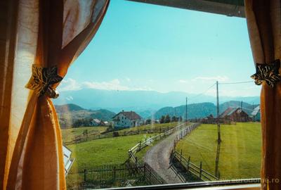 Exclusivitate - casa rustica, priveliste deosebita, 45 km de Brasov - 1