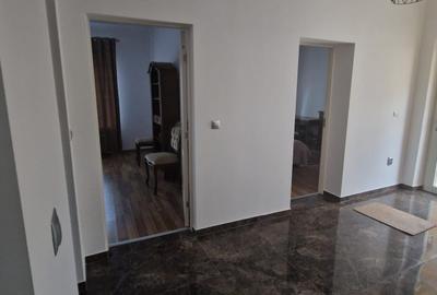 Casa de inchiriat situata semicentral - 13