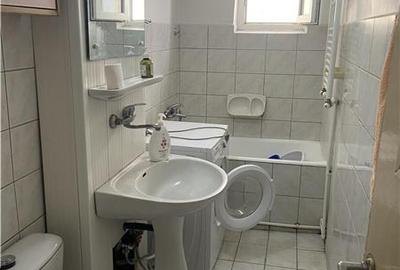 Apartament 3 camere in Focsani , zona centrala, et 2 4 , decomandat , 77 mp , li - 9