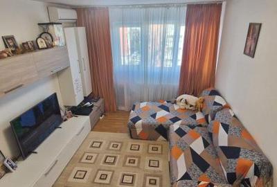 Apartament cu 3 camere semidecomandat, mobilat în Baba Novac
