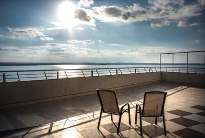 Penthouse 4camere,terasa cu vedere la lac,parcare,gaze,termen lung cu decontare