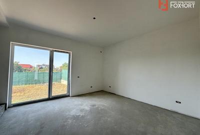 Casă cu 4 camere în Săcălaz