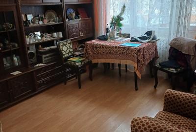 Apartament cu 3 camere decomandat în Brâncoveanu
