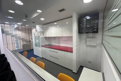 Birou, 300 mp în Universitate