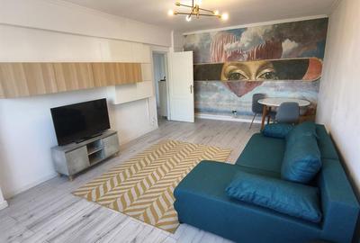 Apartament cu 3 camere decomandat în P-ța Victoriei