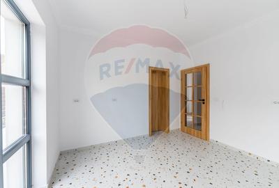 Casă elegantă și spațioasă – în complex privat, zona centrală Arad - 12