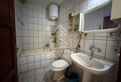 Casa individuala, cu 12 camere,5 bai, acces auto, teren 642, Girocului - 6
