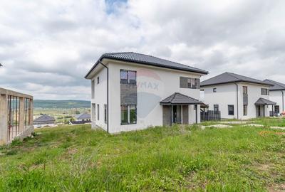 Casă individuală cu 4 camere în Jucu de Sus