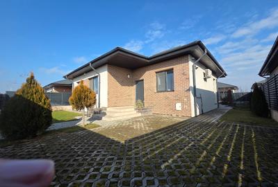 Casă individuală cu 4 camere în Tunari