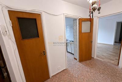 Apartament 3 camere de vanzare, zona Emil Racovita, Sector 4 - 8
