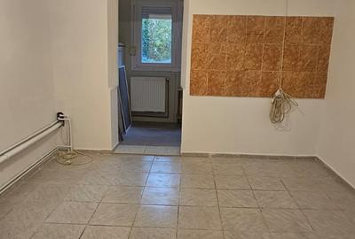 Apartament cu 3 camere decomandat în Aradului