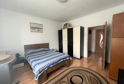 Apartament de vanzare , 3 camere - Tractorul