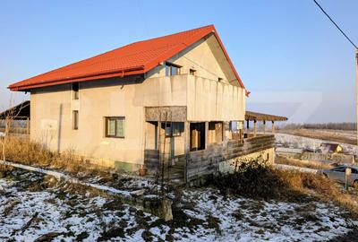 Casa spatioasa de vanzare, 160 mp, Chicerea, Iasi - 1