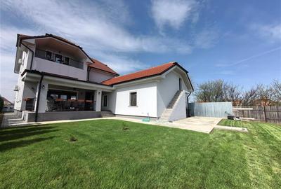 Vila impunatoare cu 6 camere spatioase in stil american - 11