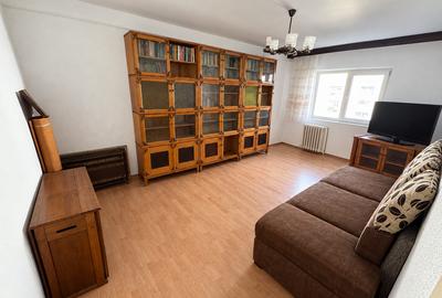Apartament cu 3 camere decomandat în Galata
