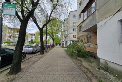 Apartament cu 3 camere decomandat în Dacia