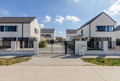 Casa Modernă cu Spații Vitrate Generoase - 22
