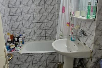Republicii ,se vinde apartament decomandat ,2 camere ,pret 67000 euro neg - 14