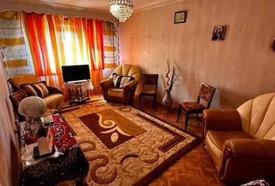 Apartament cu 3 camere decomandat în Apollo