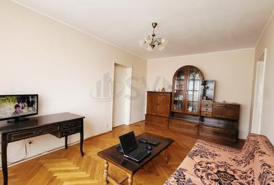 Apartament cu 3 camere semidecomandat, mobilat în Titan