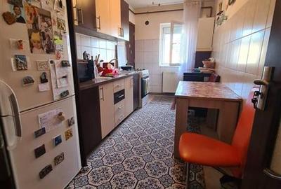 Apartament cu 2 camere decomandat în Astra