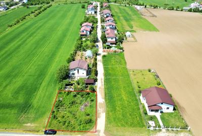 Teren intravilan in zona rezidentiala, la 1 km de A0 si A1 - 30