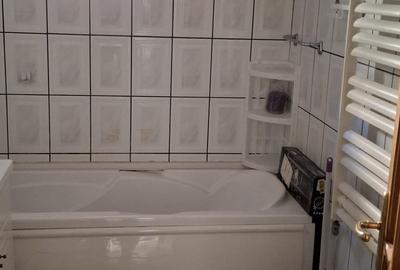 Apartament 3 camere central, etajul 3/3, decomandat cu CT. - 3