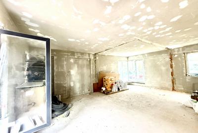 Apartament cu 4 camere decomandat în Pipera