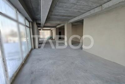 Spatiu Comercial 169 mp utili cu 8 locuri de parcare - Vitrina 13 m - 5