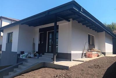 Casă cu 4 camere în Bârnova
