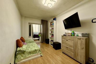 Apartament 3 camere. Arad, zona Aurel Vlaicu,  Y - ri. - 6