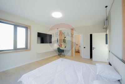 De vânzare Vilă cu 8 camere în Sânmartin, 290 mp util, teren 1100 mp - 14