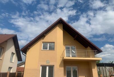 Casă individuală cu 5 camere în Malu Mare