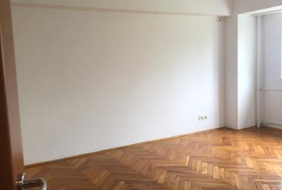 De inchiriat 3 cam Blv Piata Unirii stradal la fantani - 1