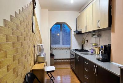 Apartament 3 camere decomandat etajul 1 ,Tractorul - 1