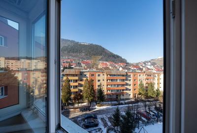 Apartament 3 camere, vedere superbă, Răcădău, str. Carpenului - 7