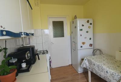 Vand apartament 2 camere , semidecomandat , zona Vasile Aaron - 9