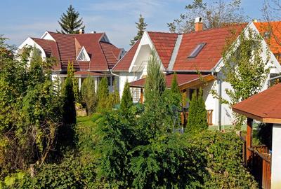 În Gyula, două proprietăți imobiliare de vânzare în zona turistică - 1