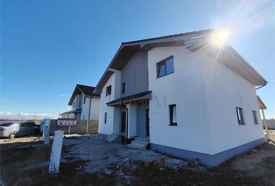 Duplex modern - bucatarie inchisa - zona linistita - teren 375 mp - 1