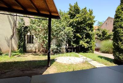 Casa la curte comuna 4 camere, zona Centrala - 11