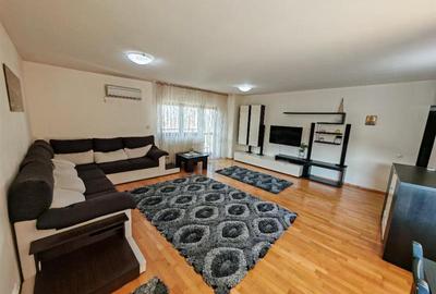 Apartament cu 3 camere nedecomandat, mobilat în Centrul Civic